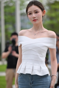 气质牛仔裤美女 （敏敏）