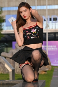 黑丝长腿网红小姐姐