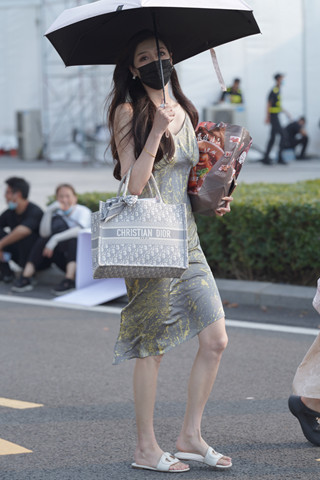 长裙时尚美女