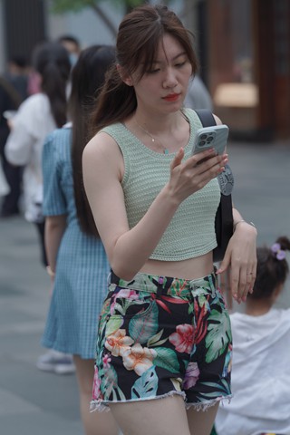 白皙小姐姐