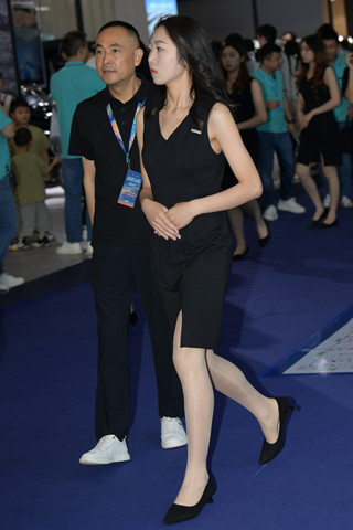 肉色丝咨客小姐姐
