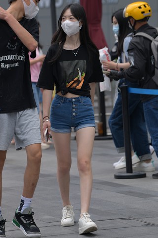 娇小女生