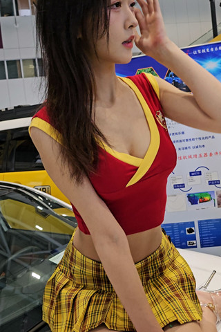 俏皮可爱的凉高嫩妹手机4K视频