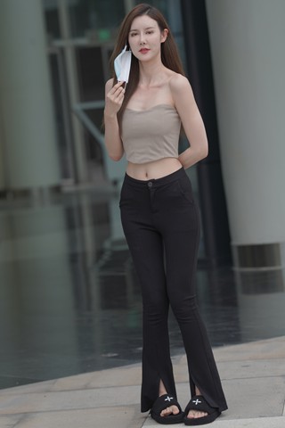 黑色长裤小姐姐