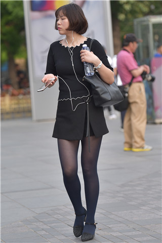 街拍黑丝美女