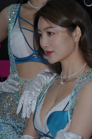 深V模特