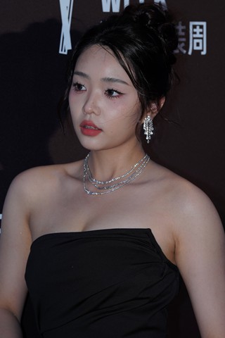 黑色抹胸裙时尚美女