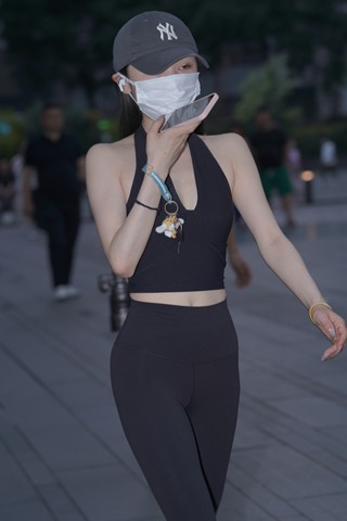 黑色紧身裤套装