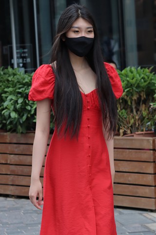 红裙小姐姐