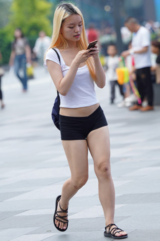 染发的美眉