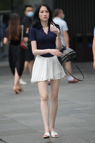 白短裙