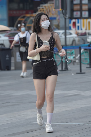 大白腿女孩