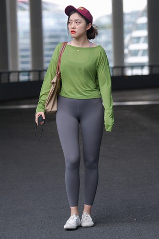 瑜伽裤小妹
