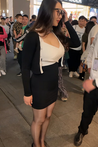 丰满美女