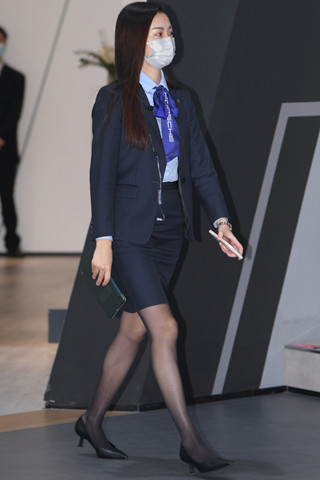 车展的礼仪，销售妹纸