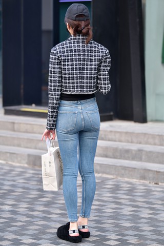 ★苗条紧身牛仔裤美女★
