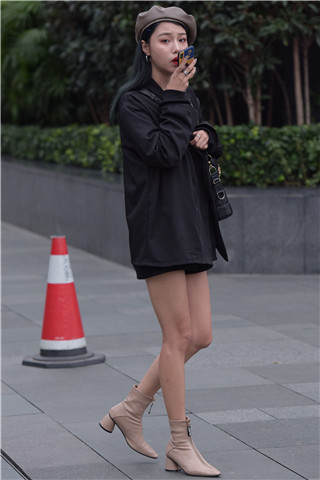 街拍时尚美女