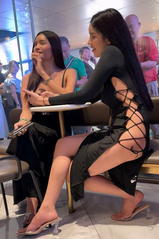 性感的她们两