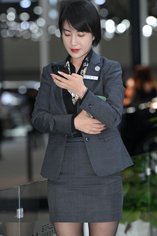 短发干练的嘿丝美女
