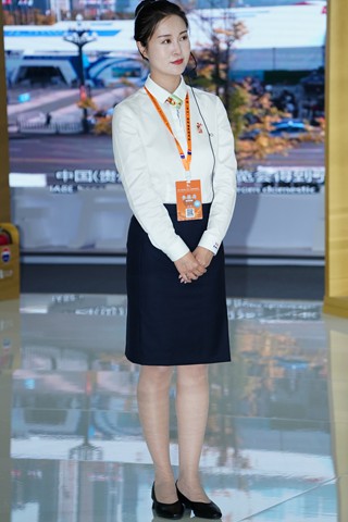 多位讲解的超薄R丝制服美女