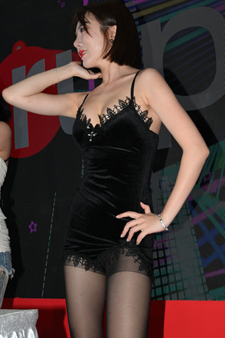 韵味性感黑丝DJ美女