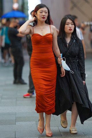 优雅端庄的长裙街拍美女