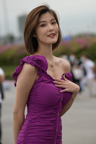 搭讪紫色裙网红美女---程儿 【图片➕视频】