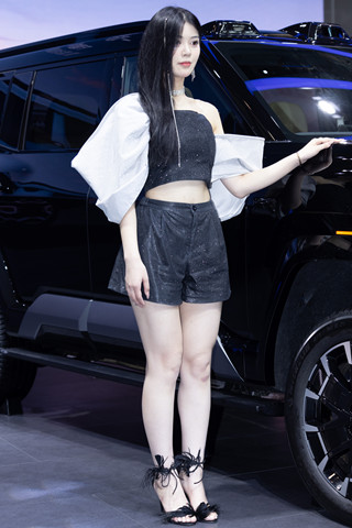 美腿车模